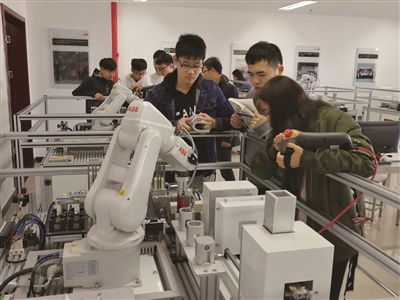 以新興能源技術(shù)研發(fā)為引擎，創(chuàng)建一流應(yīng)用科技型大學(xué)的新路徑